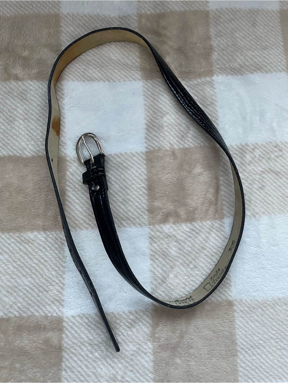 Vintage Women's size M/L Genuine Leather Black Skinny Belt with Silver Buckle